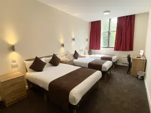 Russ Hill Hotel