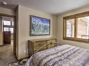 Escape to Pure Luxury with the Entire Family, w/Hot Tub, Chef's Kitchen - Blue Sky Ridge