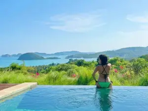 ล็อบสเตอร์ เบย์ รีสอร์ต