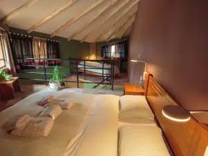 Fleur Lodge