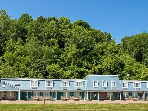 Country Squire Inn and Suites