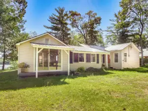 Lakefront Minnesota Escape w/ Fire Pit & Boat Dock