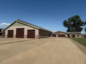 Gorgeous 6-bedroom, 5 bath house with magnificent view of the river in Ft Pierre