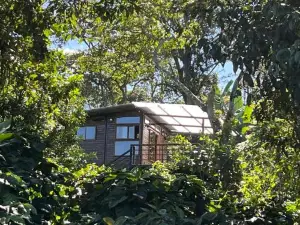 Cabaña Tipo Glamping en Finca Cafetera Con Zonas Verdes, Avistamiento de Aves, Paisaje Cafetero