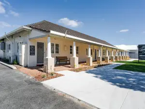 Albany Holiday Units