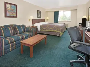 Super 8 by Wyndham Windsor