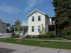 Captain's Cottage Suites