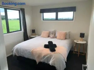 Oxford - Under the Mountains 1-bedroom Guesthouse