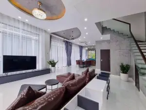 Biệt thự 250 m² 4 phòng ngủ, 4 phòng tắm riêng ở Bãi Man