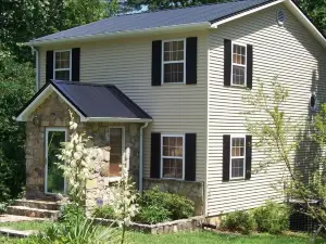 Lakefront Cabin: Private Water Access, Boat Parking, Lake View & Wi-Fi