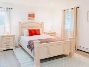 Spacious 4 BR 2 BA Home W/ pool
