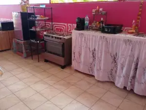 CHEZ ALIZHIA
