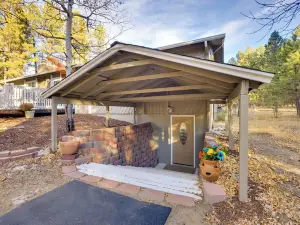 Secluded Elizabeth Apt on 3 Acres Pets Welcome!