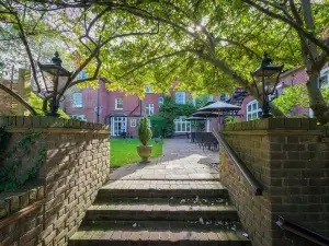 The Crown Manor House Hotel