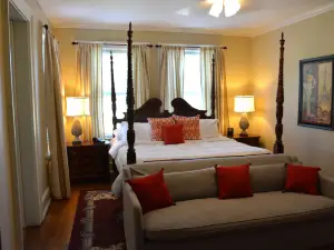 Inn at 835 Boutique Hotel