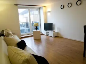 Impeccable 2-Bed Apartment in Brentwood