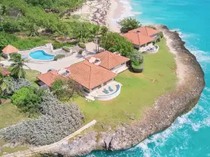 Maltese Falcon Villa 3bd by Zenbreak