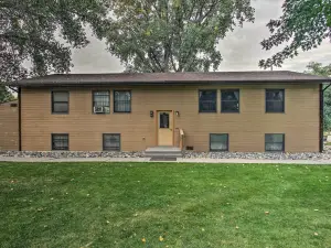 Cozy Anglers Apt - Steps to Trout Fishing River!