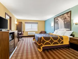 Super 8 by Wyndham Osseo WI