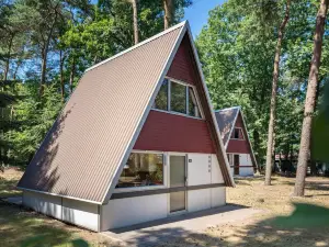 Bungalow in Bospark 't Wolfsven Near Nature