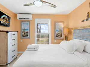 Beach Access and Cozy Amenities - Charming Gulf Front Hideaway