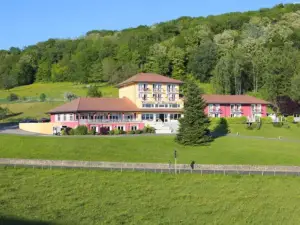 Domaine du Revermont - Logis Hotel