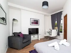 Cosy Apartment in Bellshill by Klass Living