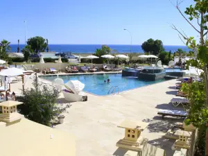 E-Hotel Larnaca Resort & Spa