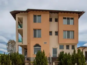 Семеен хотел "Елеганс" - Борино