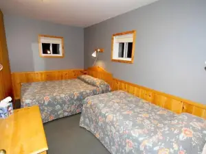 Spectacle Lake Lodge