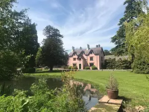 Cwrt Bleddyn Hotel Wales
