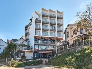 Adela Hotel Dalat