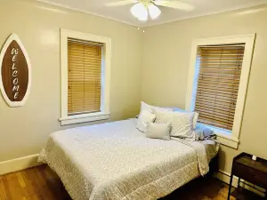 "Hale" of a Get - Away! Charming lakefront cottage on all sports Long Lake.