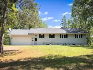 Your Great Escape Lake Home- Pet Friendly, Sleeps 10 & Right on the Lake!