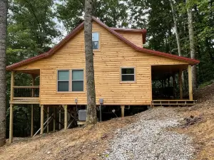 3BR, 2BA Cabin in the Heart of Red River Gorge! Climbing, Hiking, and much more!