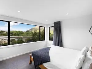 Remarkable River Retreat