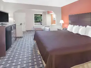 Days Inn & Suites by Wyndham Pine Bluff