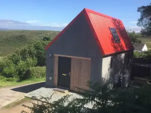 Coastal Cottage in Colbost - Perfect for Two