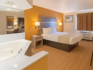 Travelodge by Wyndham Muskegon
