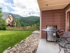 Red Hawk Lodge by Summit County Mountain Retreats