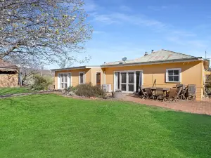 Lone Pine Farmhouse