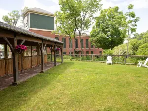 The Common Man Inn & Restaurant