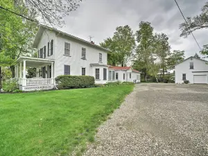Romantic Country Apt by Lake Erie and Wineries!