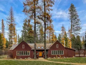 Lake Creek Lodge