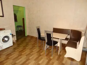 Apartment on Aviatorov 68