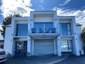 Alpha Motel