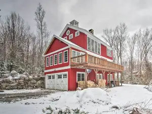 Architect-Designed Franconia Home: Hot Tub & Views