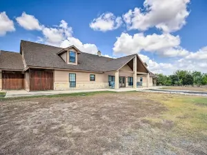Luxury Custom Retreat 110-Acre Private Ranch