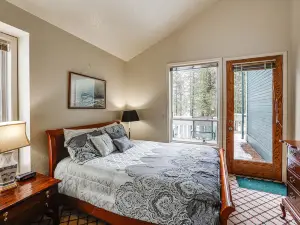 Meadow Creek Golf Resort Condo: Skiing & Lake Life