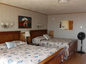 Clipper Shipp Beach Motel